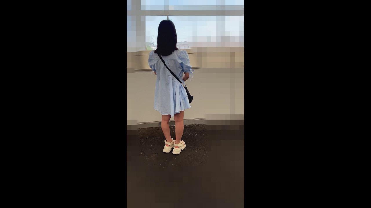 恥ずかしさの極み。窓際の黒森。
