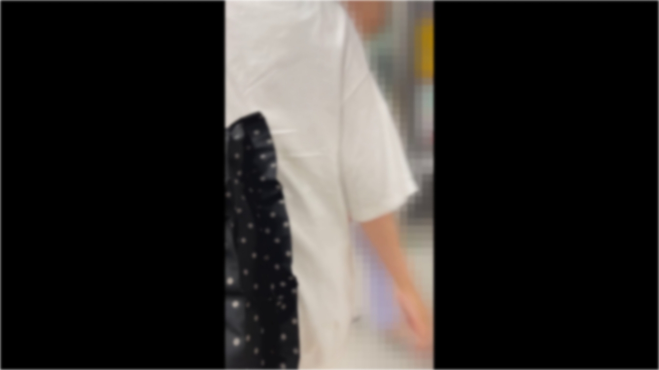 <ズボン履いてない>おもらし我慢JD仁王立ちフィンガーファックで大昇天