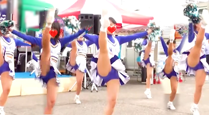 女子大生チア。地方の小規模イベントにて至近距離から普通にハンディカムで撮りました。