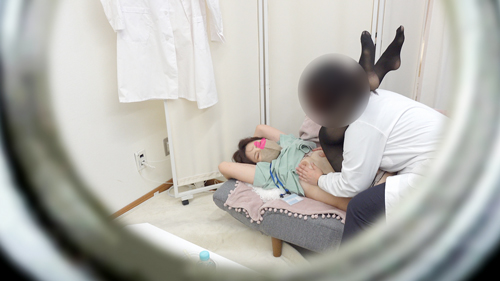 【女医の診察vol.29】ぐちゅぐちゅな卑猥マ●コをペニパン指導:ひとみ先生【後編】