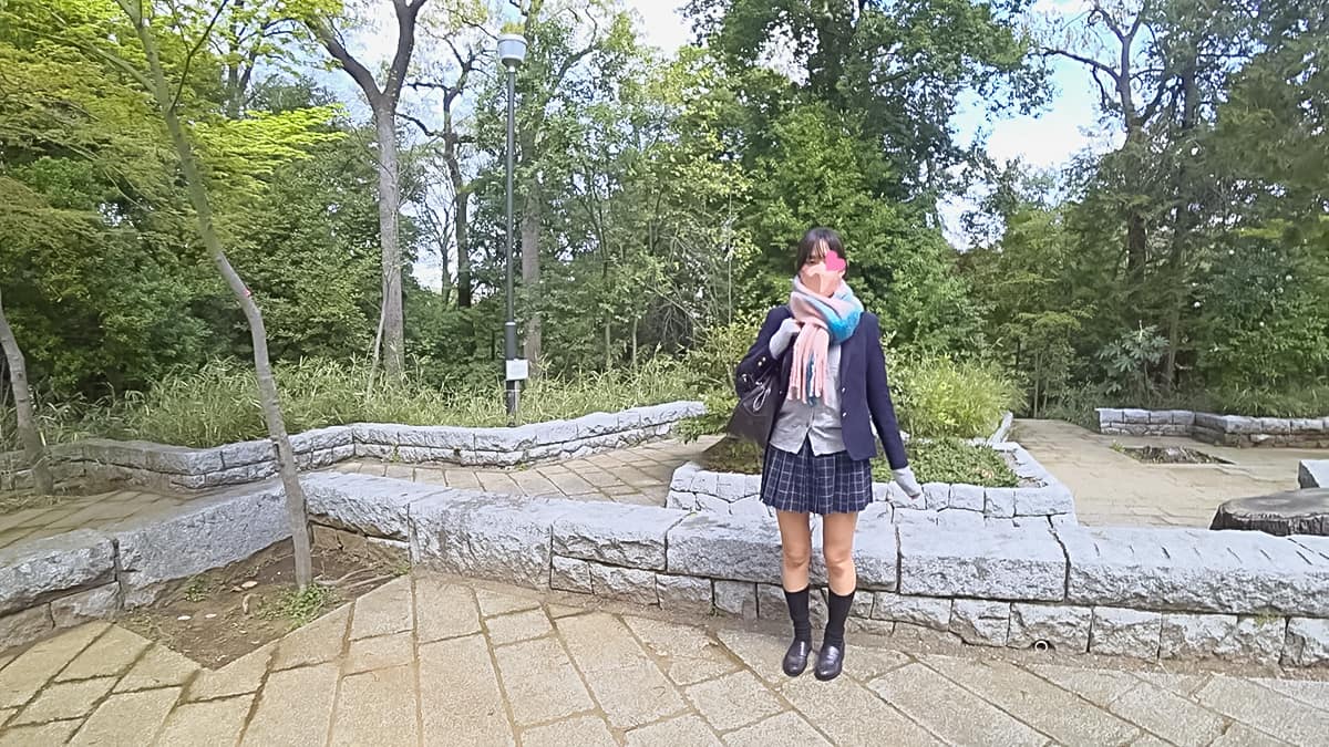 イメージ動画素材の撮影中にモデルのパンチラ隠し撮り8 事務所秘蔵美脚モデルさんJ●制服で再登場!屋外で密着撮影