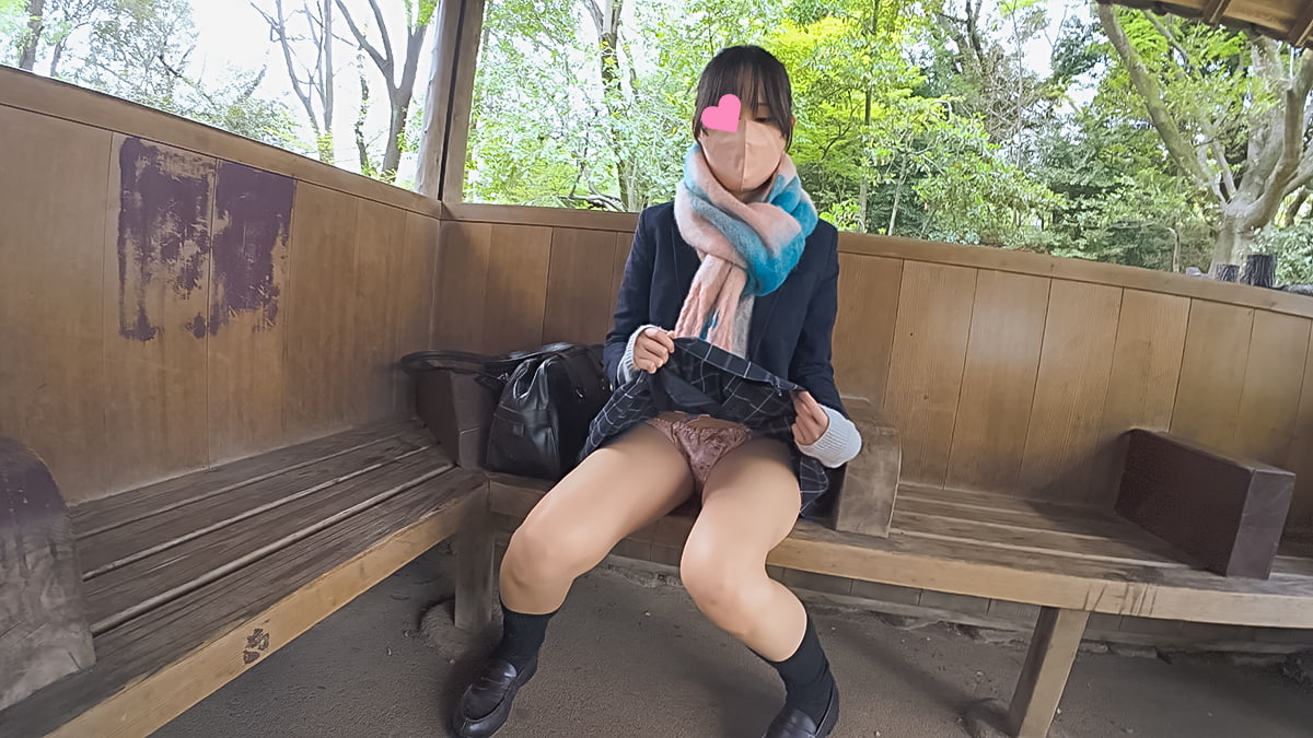 イメージ動画素材の撮影中にモデルのパンチラ隠し撮り8 事務所秘蔵美脚モデルさんJ●制服で再登場!屋外で密着撮影