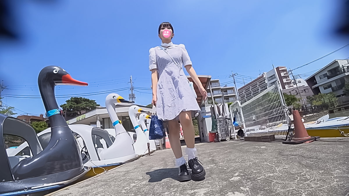 【原石美女こころシリーズ12】ガーリーワンピで手漕ぎボートに挑戦!でも酷暑でノーガードパンチラ状態!
