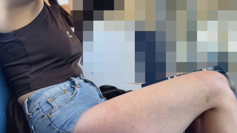 もはや裸…ご自慢のエッグい脚を公然と露出してしまうど変態JDを至近距離で楽しむ