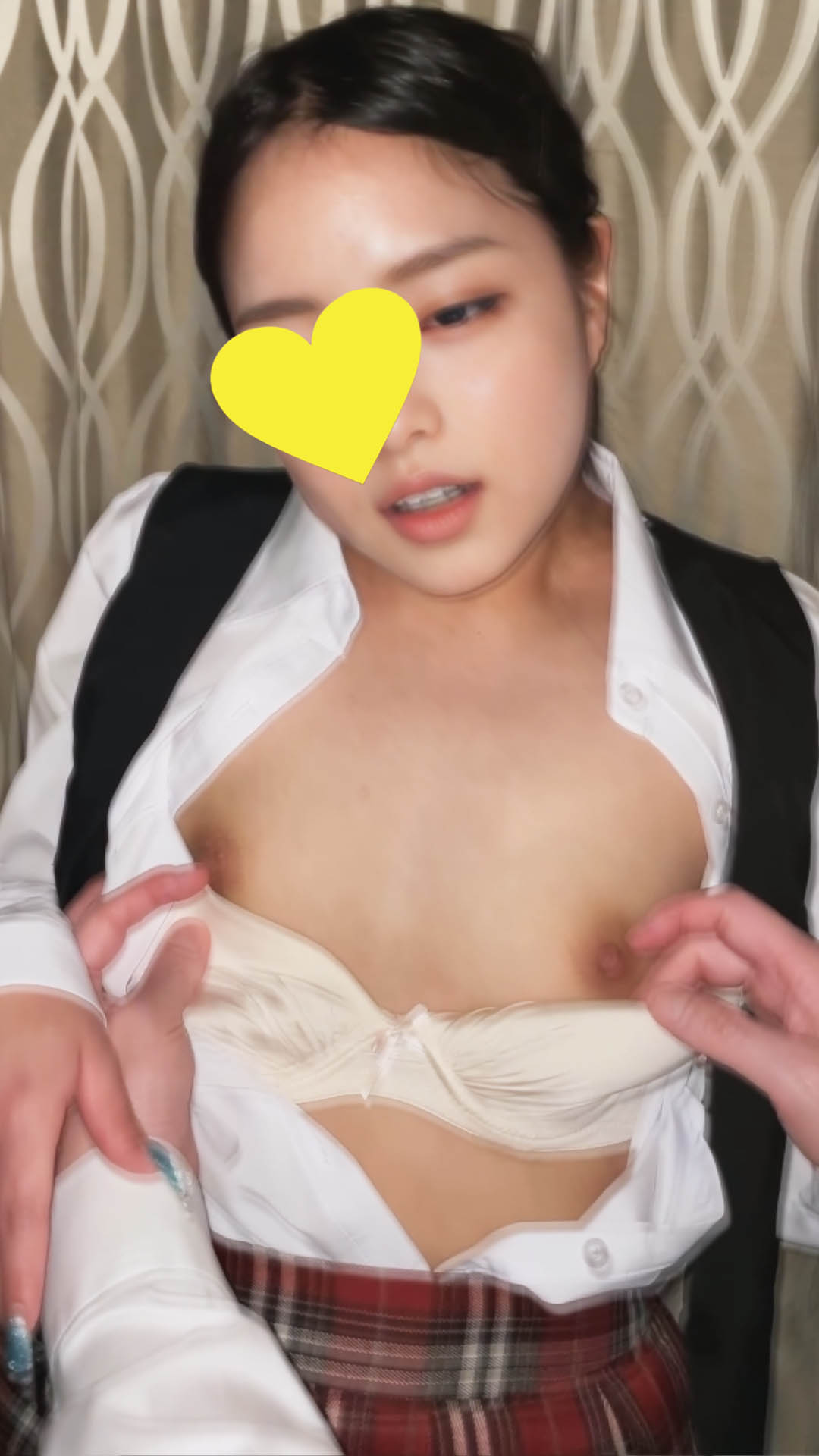 【流出】S県K市大型パチ○コ店／清楚美人バイトに過激セクハラ／好き放題に体を貪る【前編】