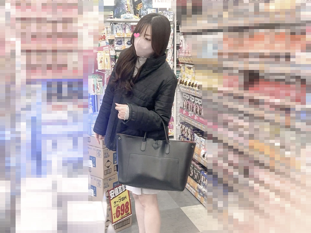 ジム帰り同業者が走って撮影/清楚なOL風美女の純白パンティを狙うパンチラ【禁断の逆さ撮り】Vol.56