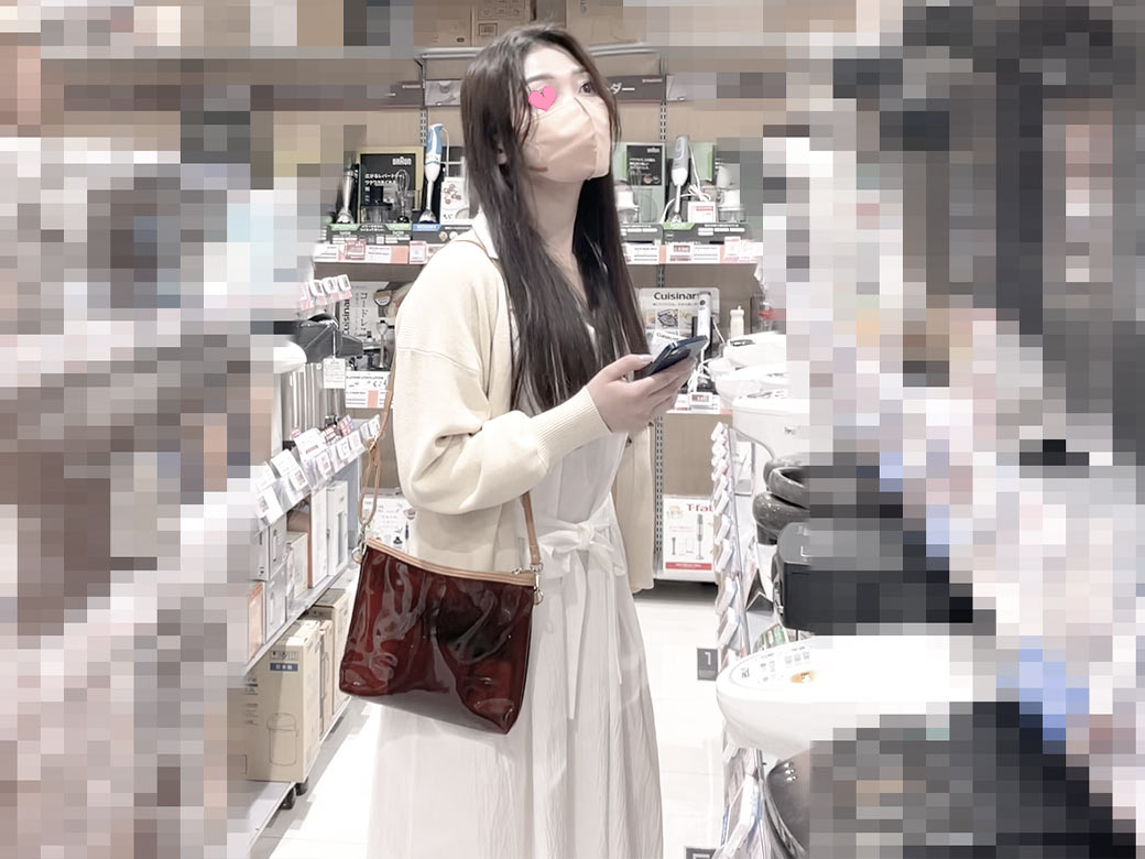 美人すぎる女性のブラ見えローアングル/二人の同業者/食い込みでマン筋がクッキリ…【禁断の逆さ撮り】Vol.61