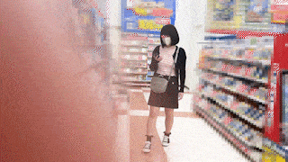 しつこく粘る、見つかり同業者vs追い払う協力者vs再び見つけたS級美女【禁断の逆さ撮り】Vol.71