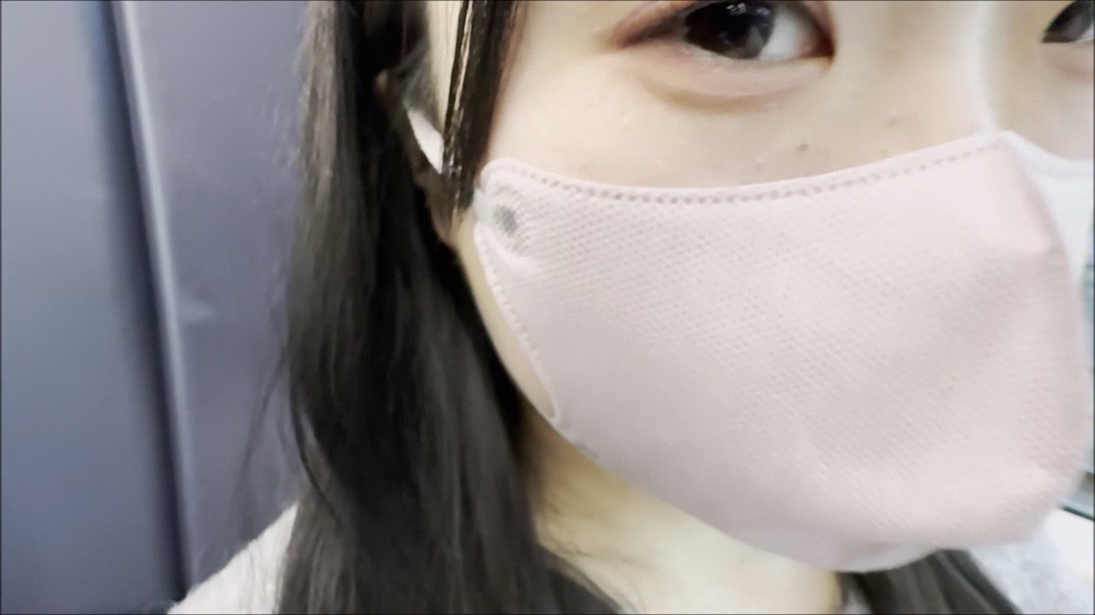 電車お触り40 ギュッと抱きしめたくなるくらい可愛い小動物系の美女。意外にも豊満なおっぱいをモミモミしまくりました。