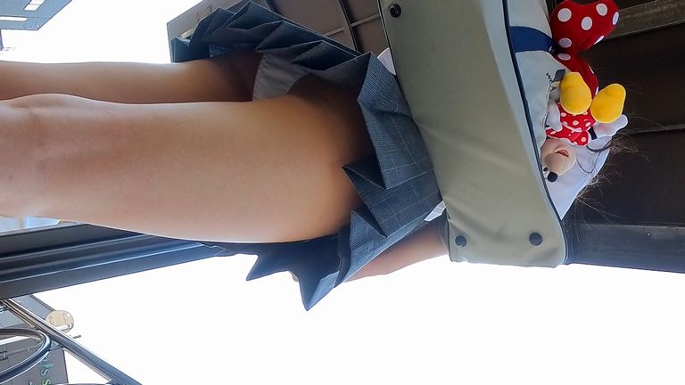 激シコギャルJKミニスカ白パンティ粘着撮り