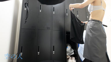 【CA更衣室盗撮】あの可愛らしい新人CAの着替え映像をまた入手しました