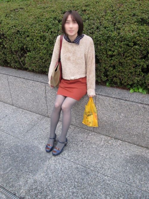 JDグレータイツ脚を接写　ドット柄P