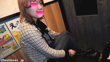 【動画】2回目20才美容師見習いさんの左右違いスニソ!素足!生パンチラ!はみ出しマン毛!