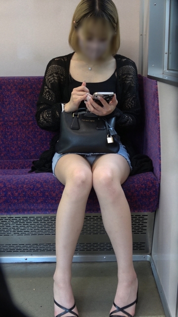 【4月26日までの期間限定販売】短すぎてずり上がっちゃうデニミニギャルちゃん[4K動画][顔出し][ドアップあり]