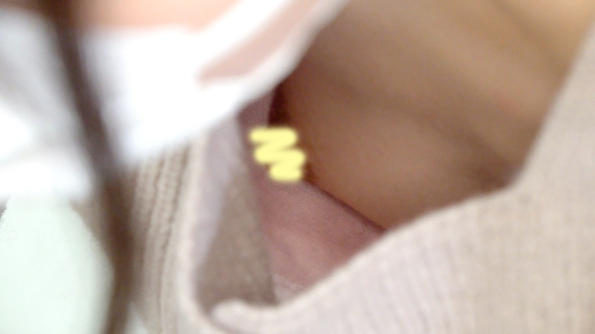 ［お絵描き教室/胸チラ⑳］貧乳ヲタク女子大生のデカ乳首と零れ落ちそうな巨乳人妻さん　２名