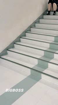 【4K】超激ミニJKローアングル001　“股下0cmの金髪激ミニJKは意外にも純白生パン派”