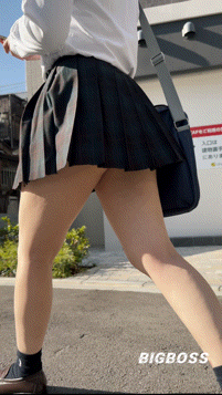 【4K】超激ミニJKローアングル002　“黒髪ボブ激ミニJKの純白パンティは隠しても隠しきれない”