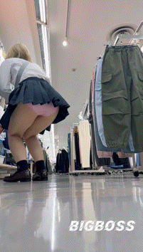 【4K】超激ミニJKローアングル001後半　“純白から一転！超激ミニから見えたのは金髪ギャルJKらしいピンクパンティ”