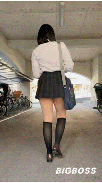 【4K】超激ミニJKローアングル002〜後半〜“超激ミニJKとニーハイの組合せはエロエロすぎました”