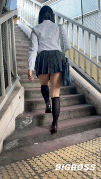 【4K】超激ミニJKローアングル002〜後半〜“超激ミニJKとニーハイの組合せはエロエロすぎました”