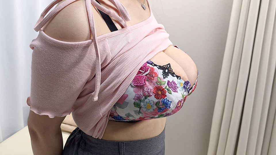 10番目のおっぱいの爆乳美容系専門学生にえっちな整体施した