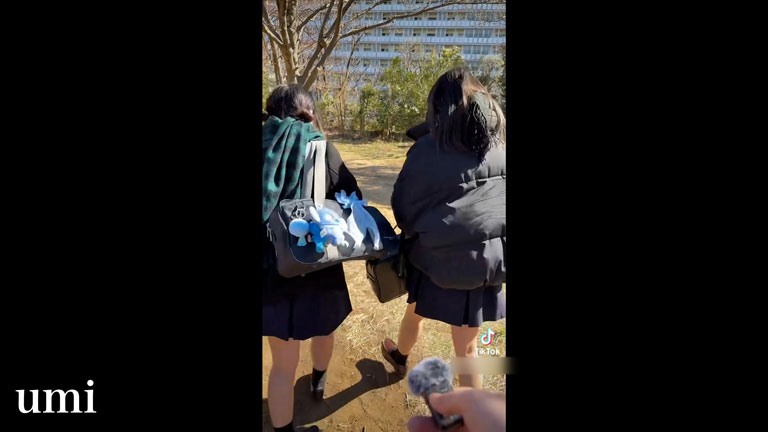 [SNSストリートスナップパンチラ] 同級生の仲良しJK2人組スカートの中をダブルゲット