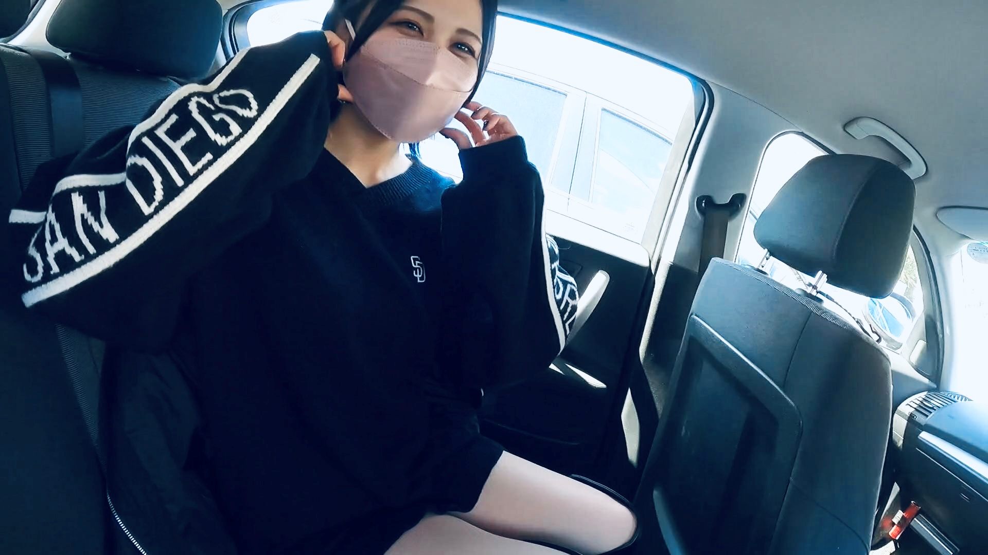 巨乳美女とドライブ☆車内フェラで口内射精からごっくん