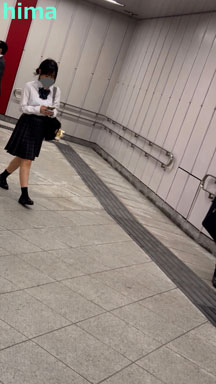 お団子ヘアの可愛いJ系ちゃんの2日間のスカートの中 / HIMAつぶし撮影