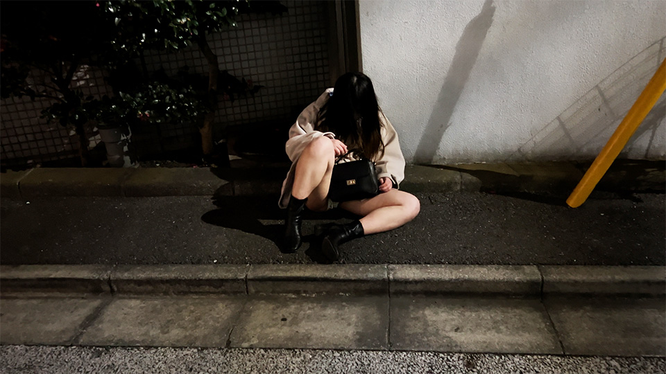 【清楚系JDの闇】太ももに刻まれた辛い過去 私だけが知る彼女の秘密を深く抱きしめた寒い夜