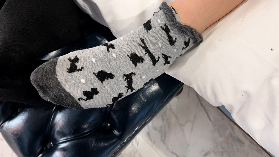 路上NTR 巨乳巨尻ギャルが彼氏には隠し通す一夜の秘め事 公園でひと休みのつもりが目を開けるとホテルに裸で一人