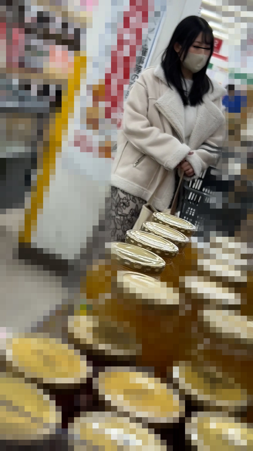 【ノーブラ揉みVOL.5】ノーブラ巨乳美女をお触り→我慢できずにトイレで揉みしだき