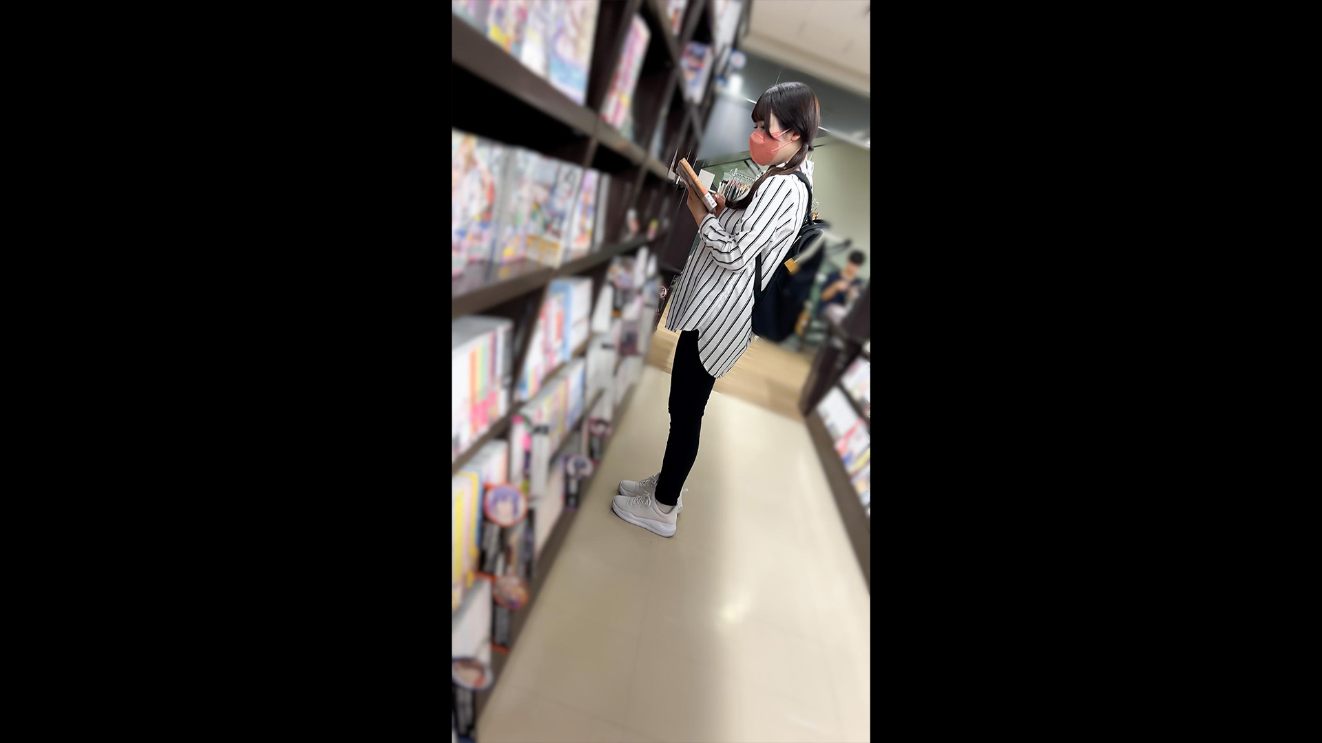 【ノーブラ揉みVOL.10】アイドル級のノーブラ美女を店内ち⚫︎ん→「やめて!!」豪快揉みまくりプレイ