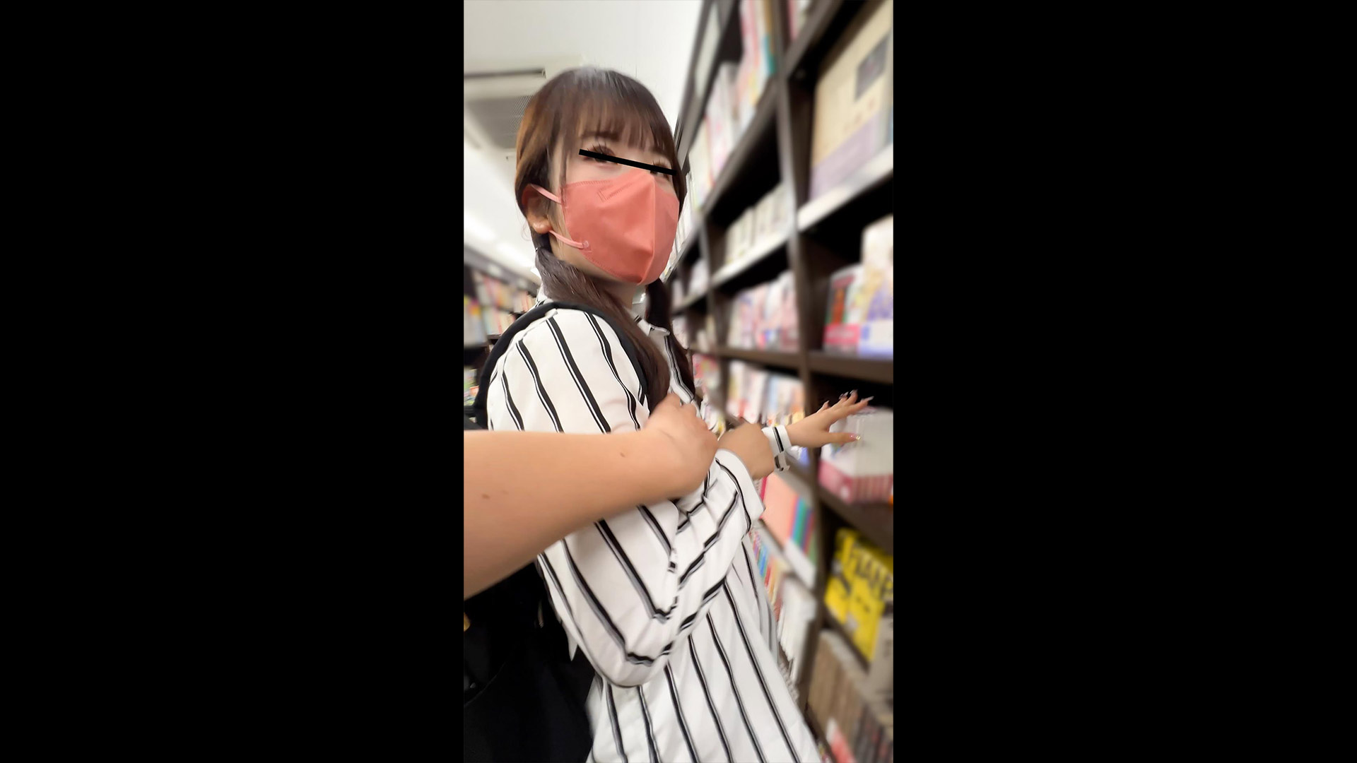 【ノーブラ揉みVOL.10】アイドル級のノーブラ美女を店内ち⚫︎ん→「やめて!!」豪快揉みまくりプレイ