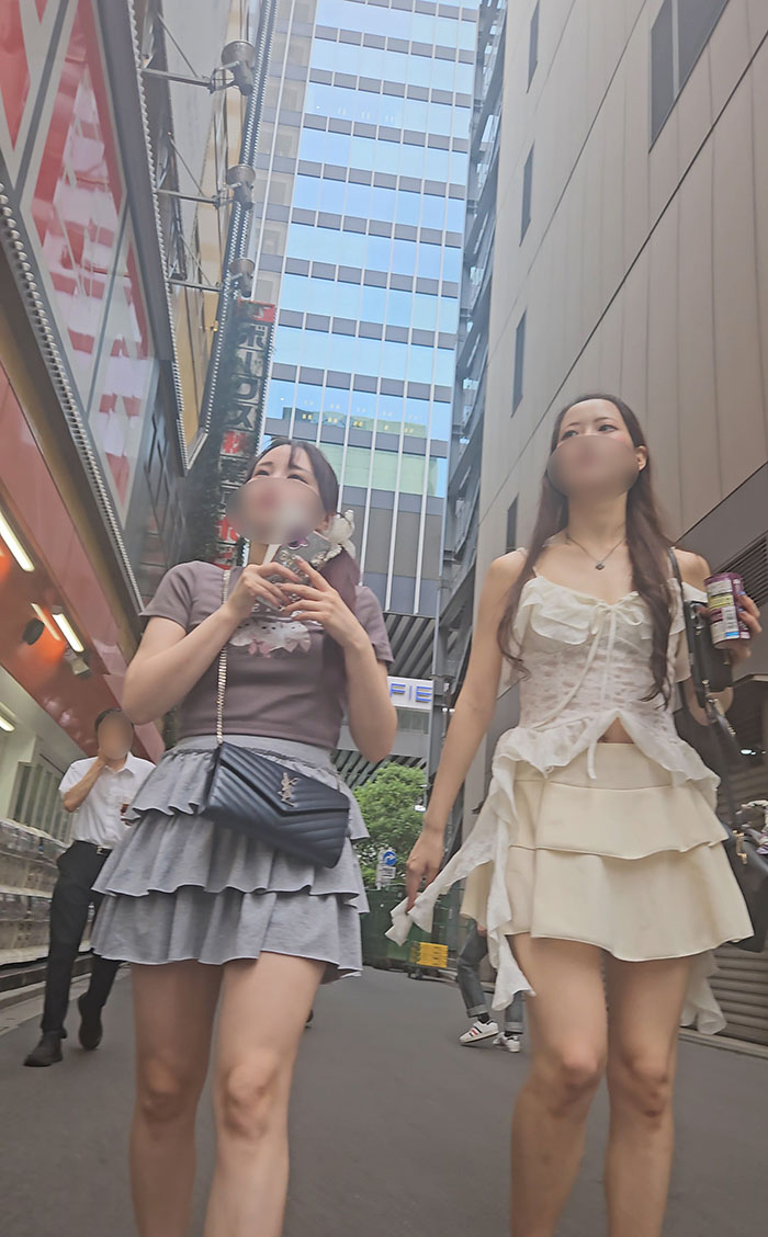 Vol.5 やたら目立っていたミニスカ2人組がいたので撮影してみた
