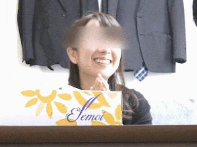 [4Kエンコ] ゲームに夢中なあの子に夢中 モモカちゃん編 [逆さパンチラ]