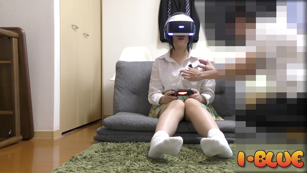 [4Kエンコ] ゲームに夢中なあの子に夢中 カナメちゃん編 [胸チラ乳首チラ]