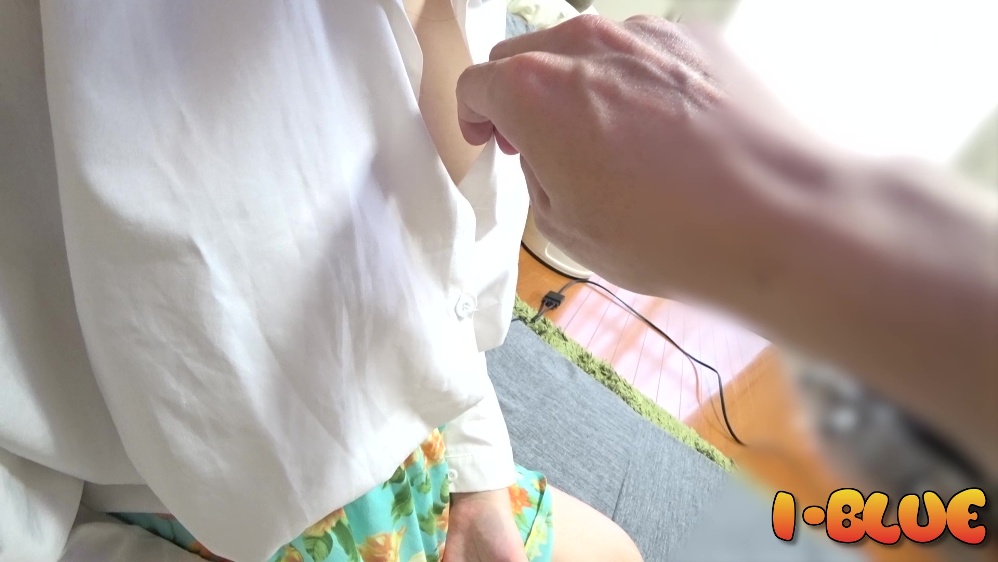 [4Kエンコ] ゲームに夢中なあの子に夢中 カナメちゃん編 [胸チラ乳首チラ]