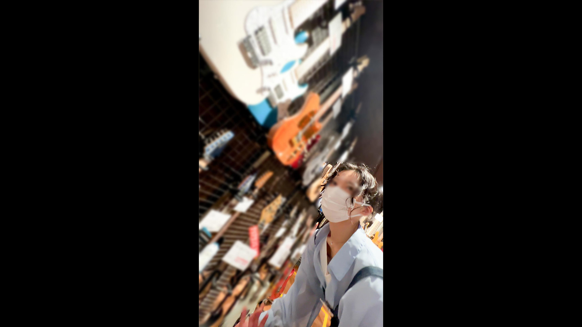 【ノーブラ店員の胸ちら ver.11】 〜真面目な接客中に見えた店員さんの隠しきれていない乳首〜