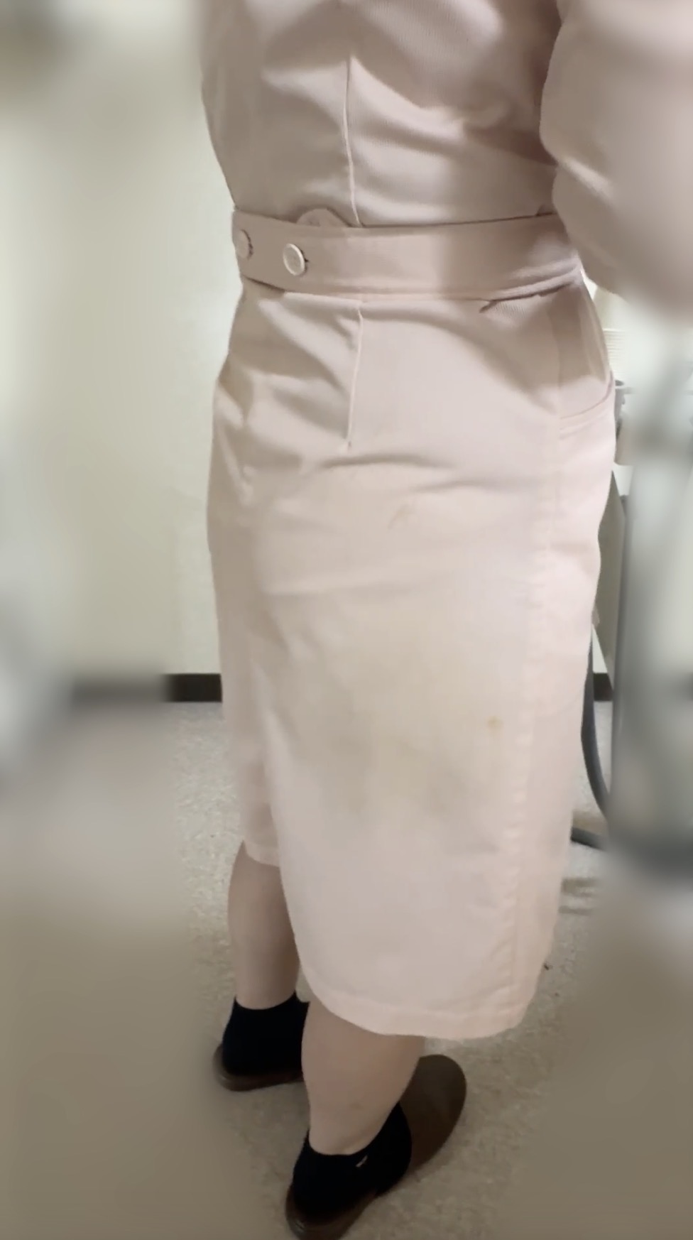 診察室で撮ってしまった看護師の逆さ撮り