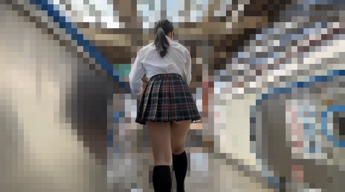 陰日向Vol.49 水平下尻肉JKのミニスカから見える絶景を隠し撮り【3日間】
