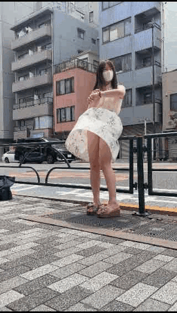 【マチアプOL女に羞恥ぷれい懇願】道路沿いにある爆風スポットに連行!
