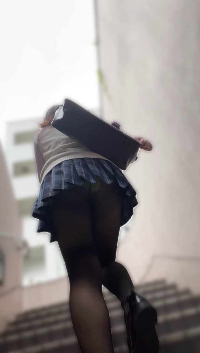 【黒スト青チェミニスカK】まどろみ中に大量の白濁汁をお見舞い!