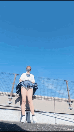 【青チェ女子】ショッピングモール屋上で風チラお願い!!!