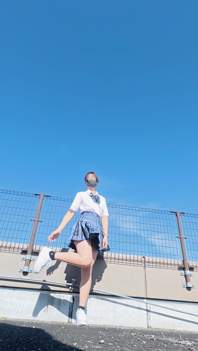 【青チェ女子】ショッピングモール屋上で風チラお願い!!!