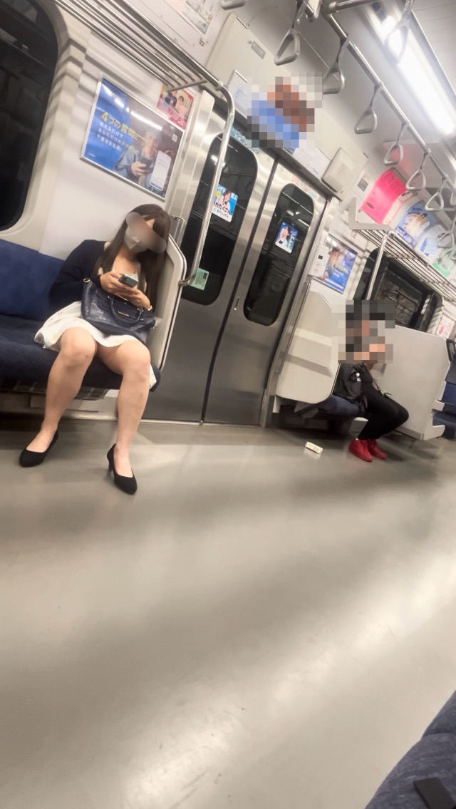 仕事帰りOL【粘着ネチネチ追跡】歩いているところから電車内まで!