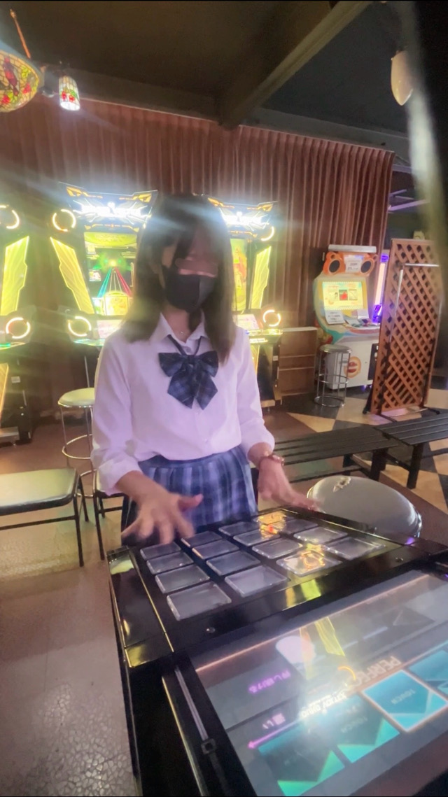 【放課後青チェJK】ゲーセンで音ゲーに夢中とう〇つ!最後までつけたらまさかのパ〇活?