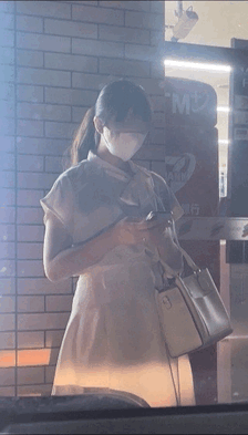 【高飛車受付嬢追跡】路上パンツ脱がし！尻肉揉みしだき！