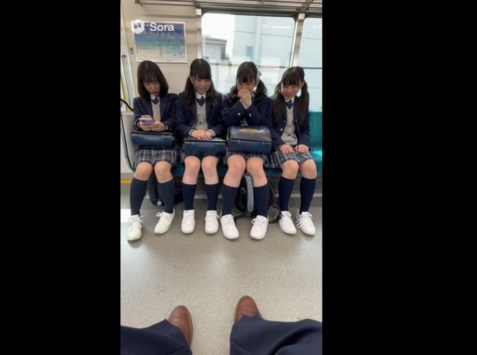 PALPIS 電車内で制服女子4人にチン見せ④【AI動画】 chinmise4.mp4 86508 PALPIS 電車内で制服女子4人にチン見せ④【AI動画】 chinmise4.mp4 86508