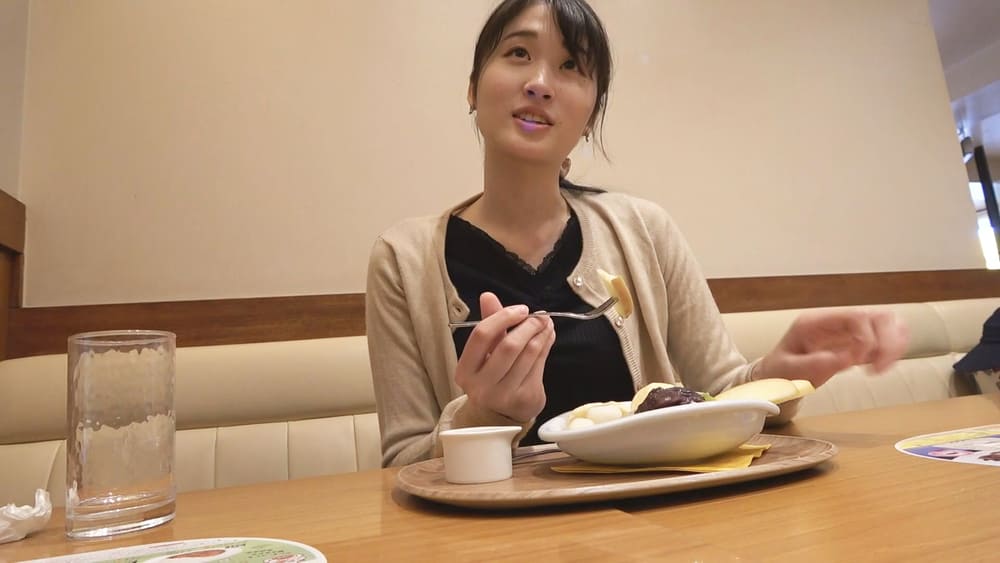 美人若妻の大胆不倫旅行