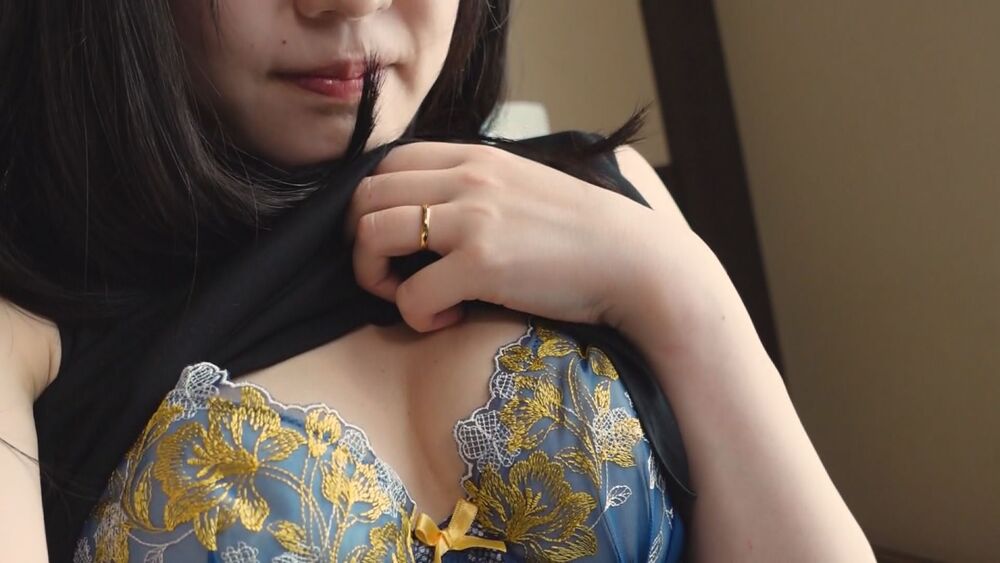 旦那の指示で男に抱かれに来た人妻